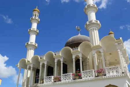 The Story of the Mosque & Synagogue